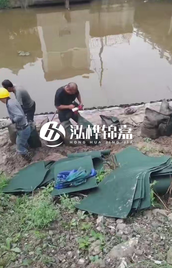 鄭州專業(yè)挖機(jī)打木樁-地基加固中挖機(jī)打木樁的優(yōu)勢(shì)？