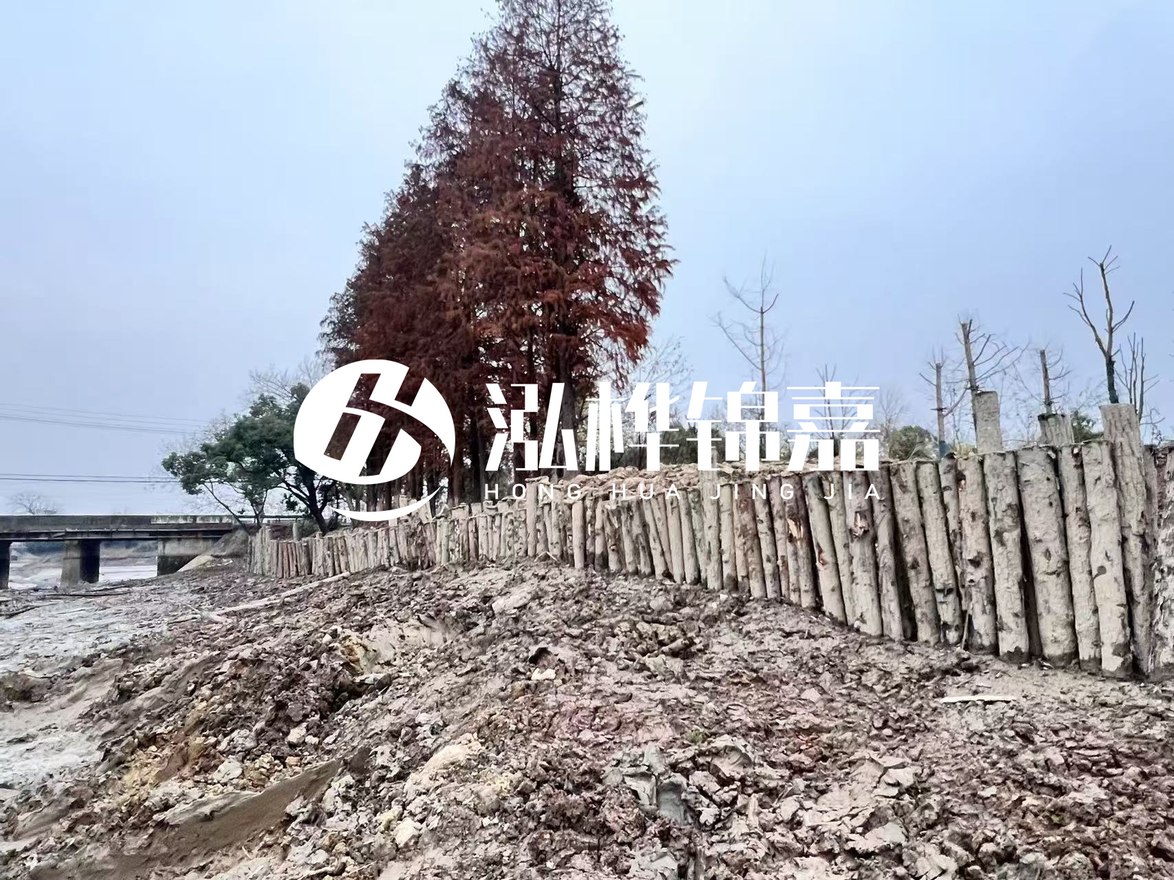 平?jīng)鐾跈C(jī)打木樁專業(yè)施工-松木樁工程量怎么計(jì)算的？