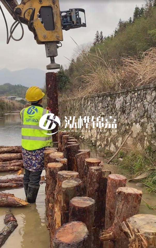 松木樁護(hù)坡如何維護(hù)以延長使用壽命？做防腐可以嗎？