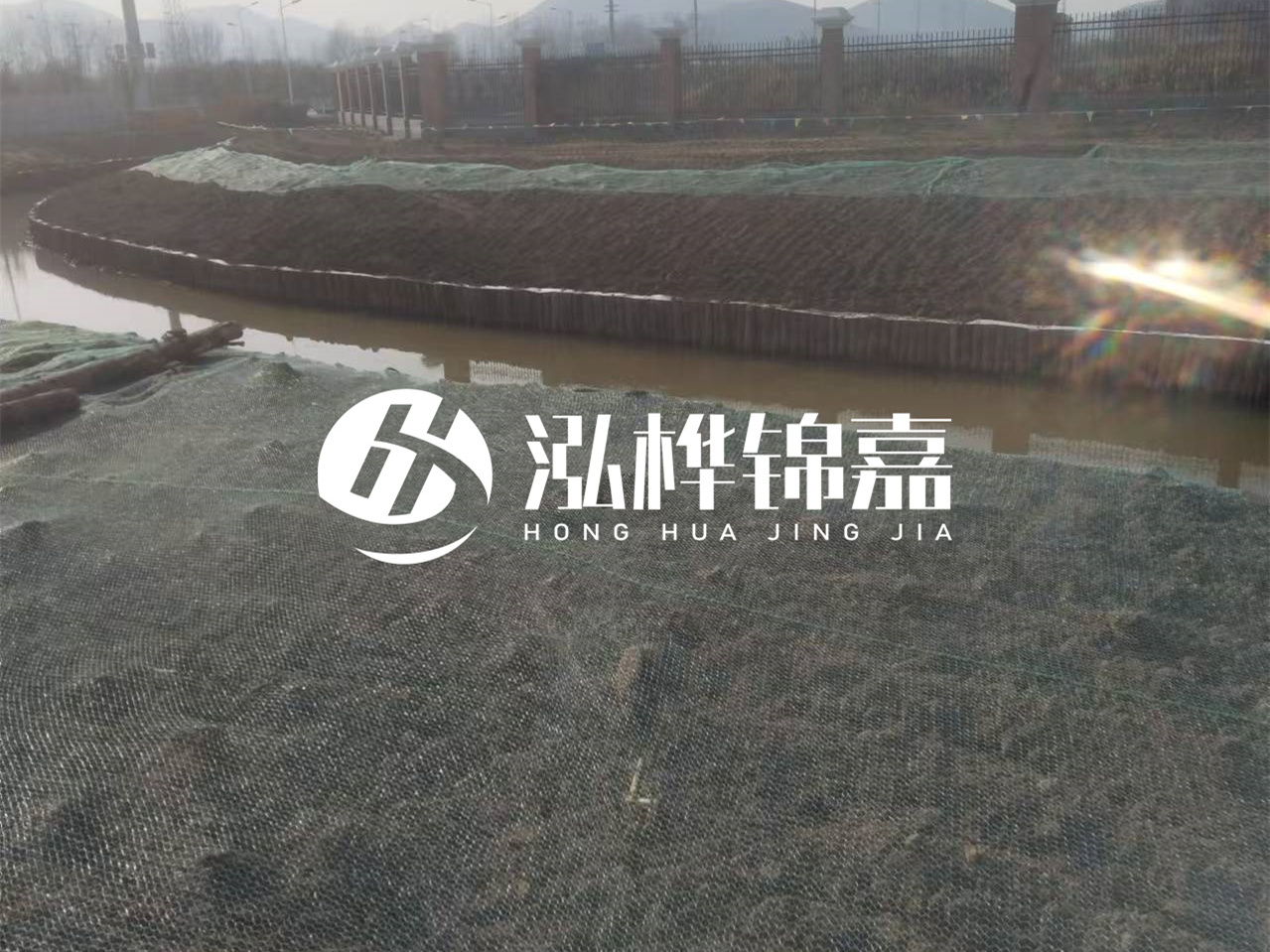 河道木樁打不下去怎么辦？河道打樁木能在水里使用多少年？