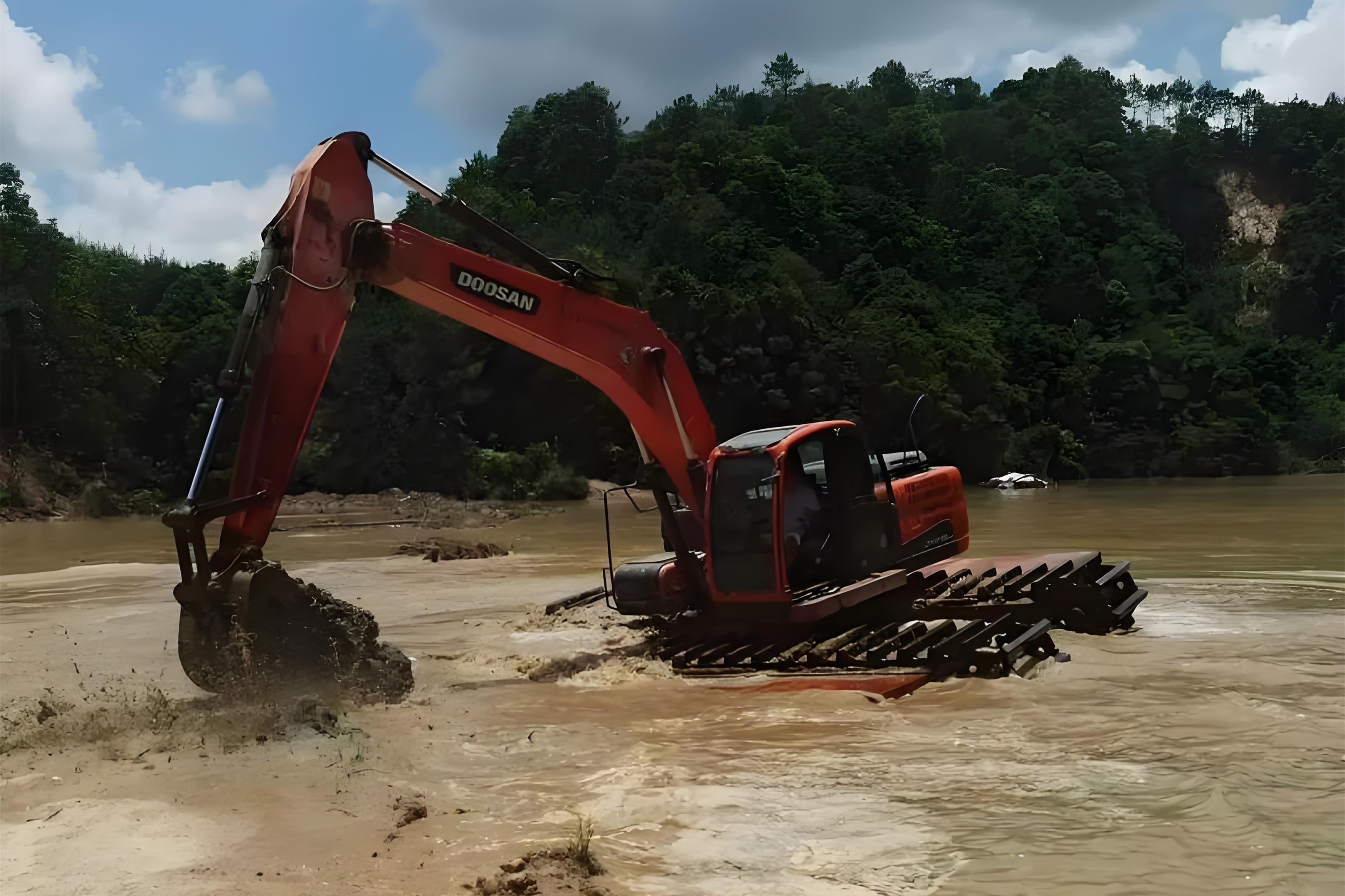 浙江杭州挖機(jī)清淤施工隊(duì)-沼澤地清淤需要先排水嗎？