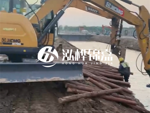 松木樁廠家泓樺錦嘉-4米和6米松木樁分別適合什么工程場景？