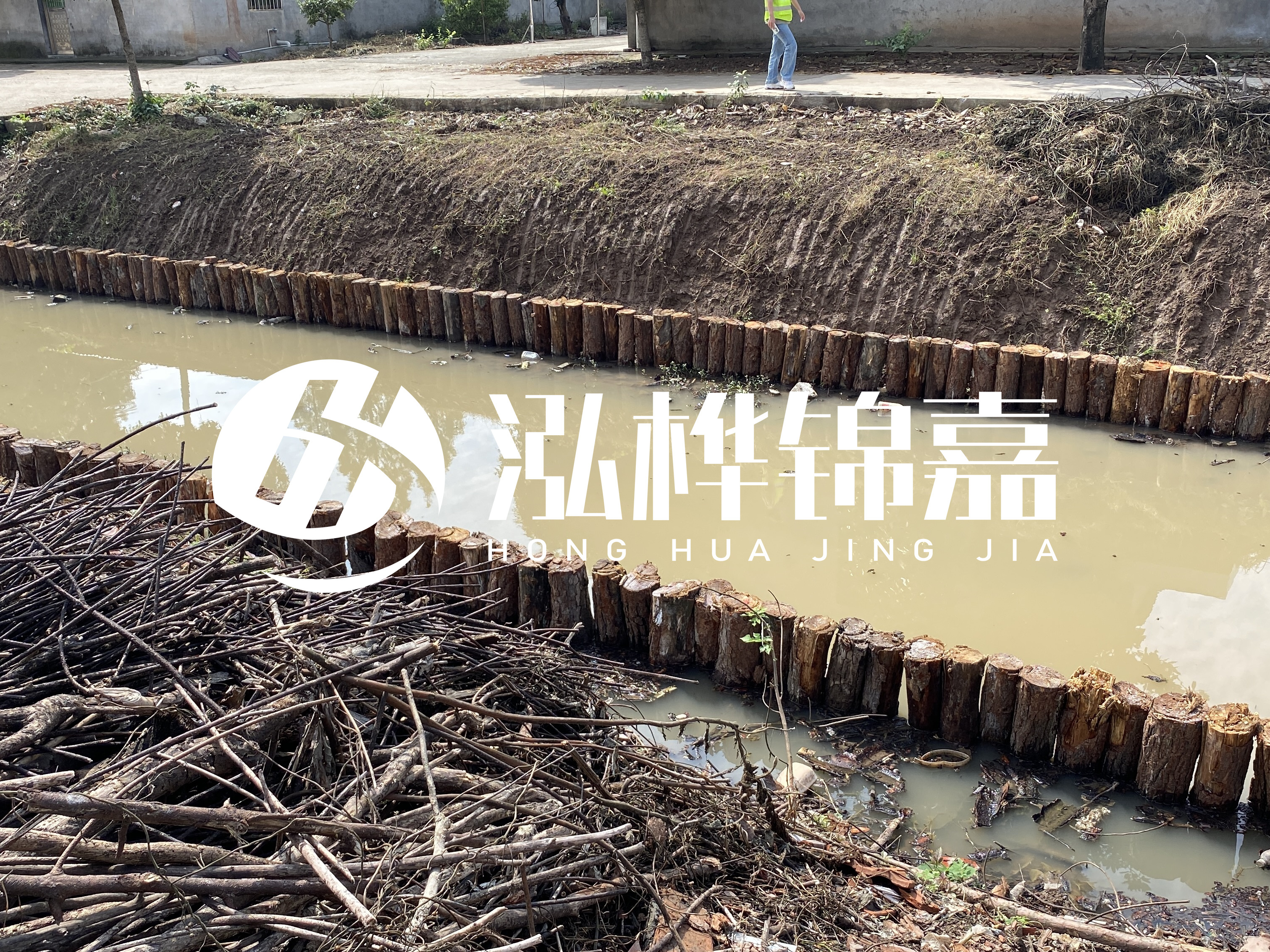 松木樁施工隊(duì)泓樺錦嘉-杉木樁和松木樁哪個(gè)更耐腐蝕？